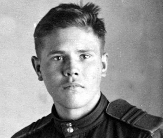 Я дрался на Ил-2: "В меня брызнули стекла приборов, запахло дымом. Тут заходит второй - влепил по двигателю!" (2020)