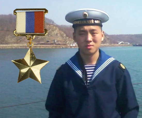 Первый матрос, которому со времён Великой Отечественной войны присвоили звание ГЕРОЯ РОССИИ (2021)