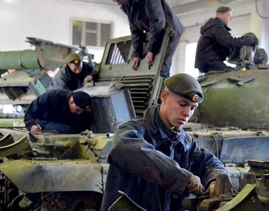 Почему на танки России устанавливают двигатели, которым уже 90 лет? (2021)