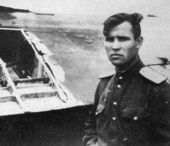 Подвиг Ткаченко на Ил-2: "Сам погибай, но товарища выручай!" Как на войне спасали сбитых советских лётчиков? (2020)