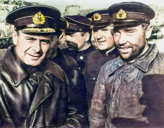 razlagajushhee povedenie sovetskih morjakov baltijcev v sentjabre 1941 komandir shh 406 rasstreljan pjanyj komandir shh 307 prikazal brosit sudno 2b93570