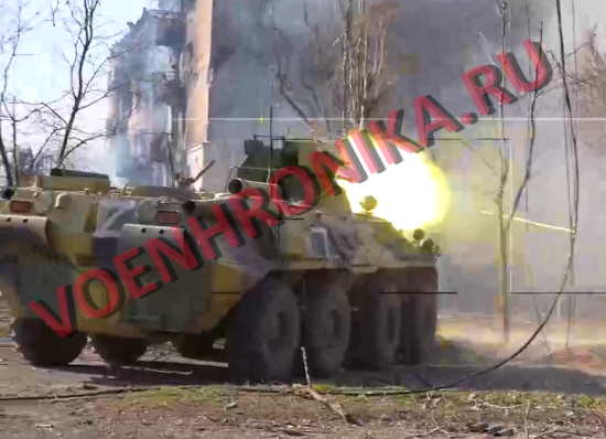 Российские морпехи продолжают штурм Мариуполя: от боевиков "Азова" только ошметки летят. Все на позитиве (15 видео, 2022)