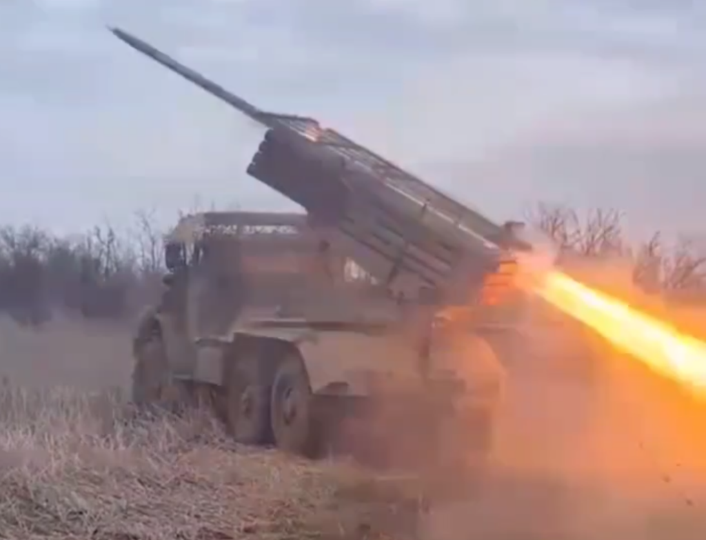 Украина, новости с фронта: ВС РФ прорвали оборону на окраинах Часов Яра, идет охват города с флангов.