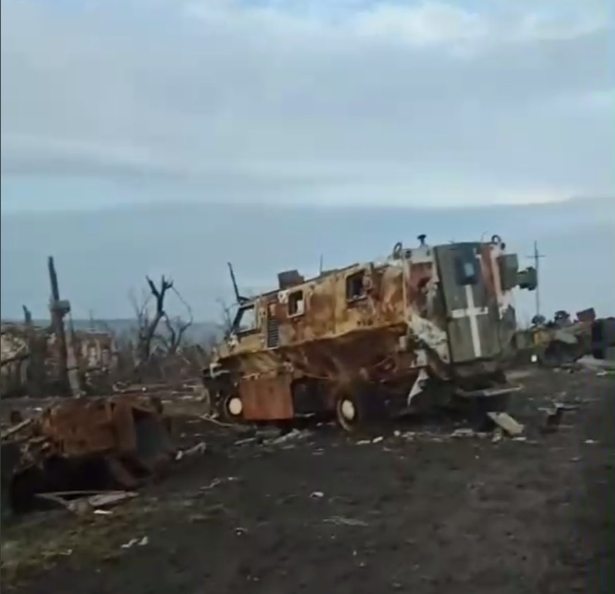 Боевые действия на Авдеевском направлении: ВС РФ блокируют украинские подразделения в Бердычах, угрожая полным окружением. (10 видео)